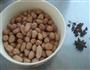 卤花生米的做法图解1