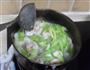 西芹百合炒虾仁的做法图解4