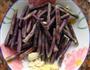 紫豆角炒猪耳朵的做法图解3
