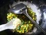 雪菜炒青豆玉米粒的做法图解8