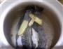 牛奶炖鲫鱼的做法图解4