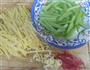 芹菜土豆丝的做法图解2