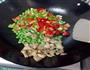 肉炒青豆配辣椒的做法图解5