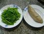 面筋炒芹菜的做法图解1