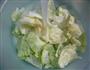 双菇圆白菜的做法图解2