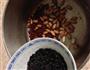紫米花生粥的做法图解2