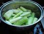 酸笋煮芋杆的做法图解3