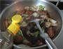 白菜粉条炖排骨的做法图解7