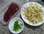 猪肝炒黄豆芽的做法图解1
