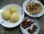 土豆烧凤爪的做法图解1