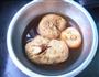 黄芪猴头菇鸡汤的做法步骤2