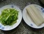 芹菜炒年糕的做法图解1