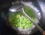西芹炒蚕豆的做法图解6