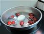 红枣煮鸡蛋的做法图解3