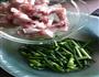 五花肉炒蒜苔的做法图解1
