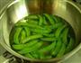 芝香荷兰豆炒腊肠的做法图解2