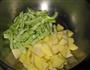 芸豆炖土豆的做法图解2