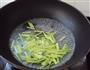 核桃仁拌香芹的做法图解3