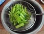 核桃仁拌香芹的做法图解5