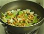 西芹百合炒腰果的做法图解7