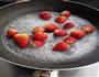 炒草莓的做法图解4