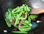 腊肠炒荷兰豆的做法图解7