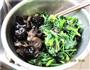 木耳拌菠菜的做法图解6
