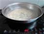 金针菇煮面条的做法图解1