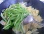 芹菜炒土豆片的做法图解6