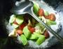 圣女果炒莴笋的做法步骤7