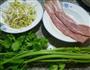 芹菜培根炒黄豆芽的做法图解1