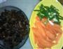 胡萝卜拌黑木耳的做法图解2