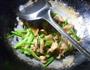 芹菜炒牛蛙的做法图解13