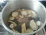 菌菇鸡汤的做法图解2