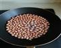盐烤花生的做法图解3