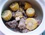 玉米紫山药脊骨汤的做法图解3
