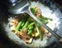 豆腐干培根炒梅豆的做法图解9