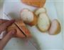 焗金枪鱼面包盏的做法图解2