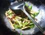 芹菜酱肉炒素鸡的做法图解12