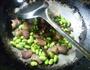 毛豆炒酱肉的做法图解5