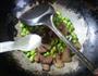毛豆炒酱肉的做法图解7