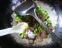 毛豆炒酱肉的做法图解8