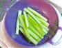 金钩西芹的做法图解2