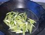 芦笋炒鱿鱼的做法图解2