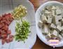 剁椒香菜豆腐的做法图解1