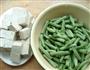 豆角炖豆腐的做法图解2