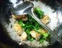 木耳菜炒油条的做法图解9