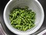 炒毛豆的做法图解1