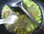 蚕豆酸菜粉丝汤的做法图解7