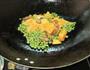 小炒青豆腊肉加蛋皮的做法图解6